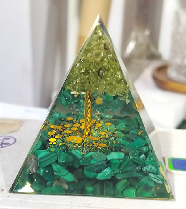Pyramid Decoration Natural Crystal Gravel Energy Tower